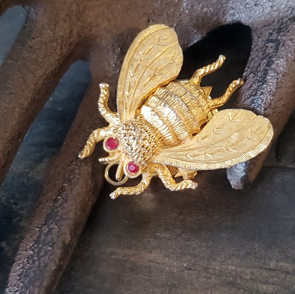 Beautiful Vintage Gold Washed Lucerne Bumblebee Pendant Watch